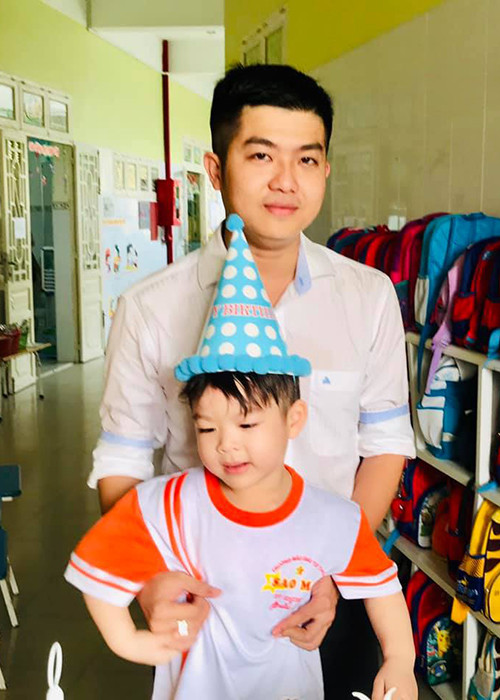 “Anh ta là người đi đón con mà không có thời gian facetime 3 phút sao”, Nhật Kim Anh chia sẻ.