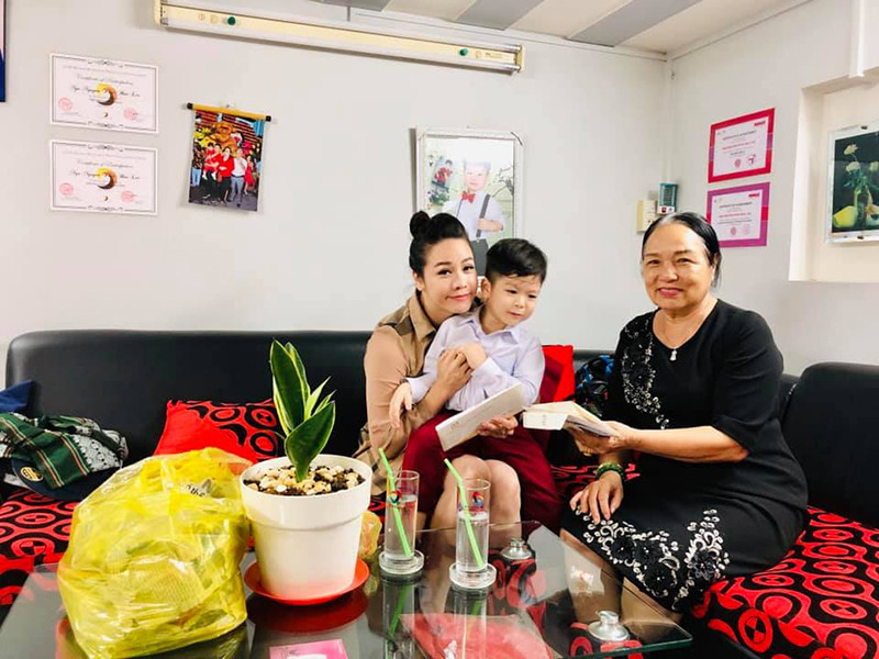 Khi Nhật Kim Anh bị mất trộm tài sản hơn 5 tỷ, doanh nhân Bửu Lộc chia sẻ đoạn video vụ mất cắp để mong vợ cũ sớm tìm lại tài sản.