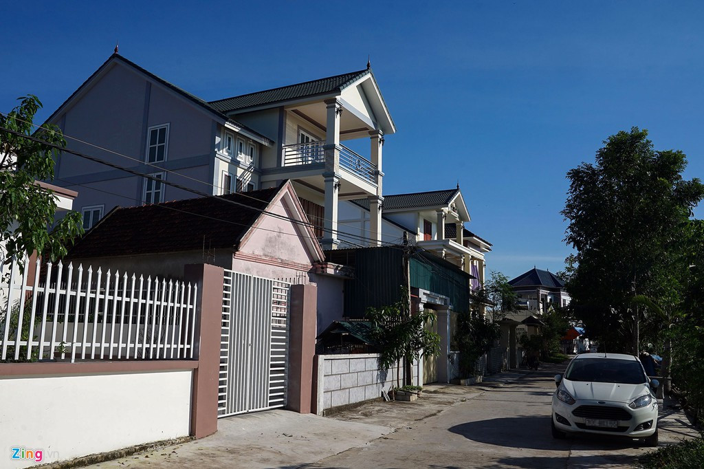 Một người trở về Châu Âu nói rằng để có được việc làm ở các nước như Anh, Đức hay Ba Lan, có người phải đánh đổi bằng tính mạng. "Có người còn bị bắt vào tù do đi trồng cây cần sa thuê", anh này kể.