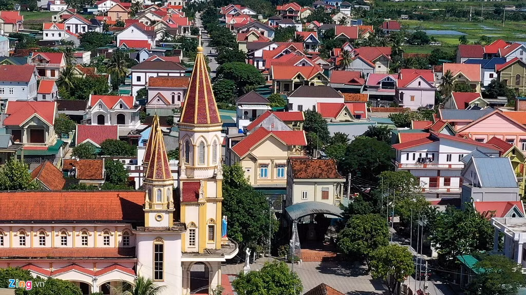 Mới đây, liên quan vụ 39 thi thể được tìm thấy trong xe container ở Anh, lãnh đạo xã Đô Thành cho biết có 3 gia đình ở địa phương gửi đơn trình báo có con mất liên lạc khi sang Anh. Cơ quan chức năng cũng ghi nhận 18 gia đình ở Nghệ An và 10 trường hợp khác tại Hà Tĩnh đã trình báo mất liên lạc với người thân trong đợt này.