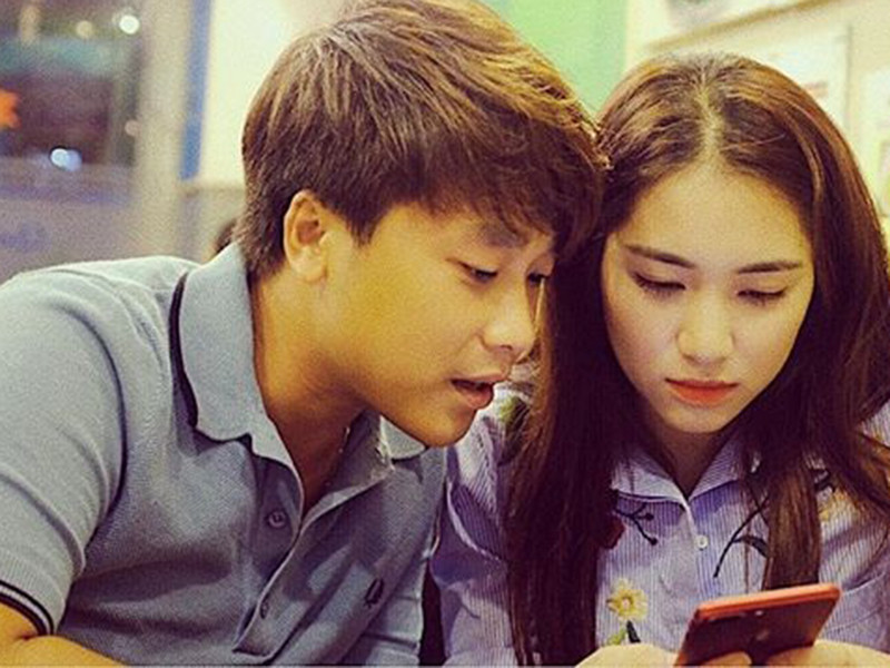 Trước khi yêu Minh Hải, Hòa Minzy có chuyện tình đầy sóng gió với cầu thủ Công Phượng.