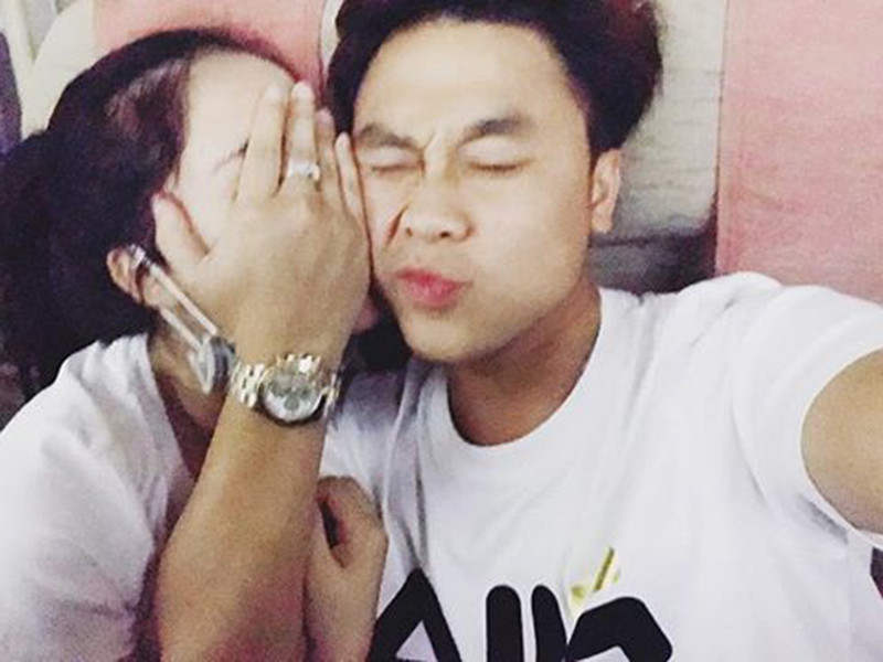 Cách đây 1 năm, Hòa Minzy - Minh Hải công khai hẹn hò sau 1 năm bí mật bên nhau.