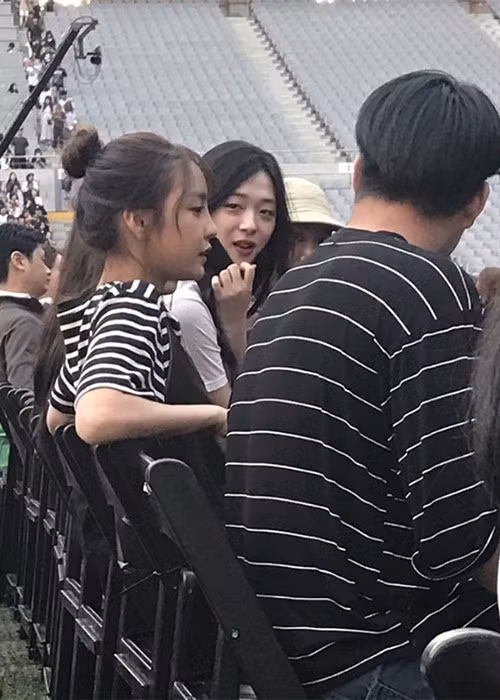 Khi đối mặt với áp lực từ phía công chúng, 2 nữ ngôi sao luôn bên nhau. Tuy nhiên, cả hai lại không vượt qua được căn bệnh trầm cảm.