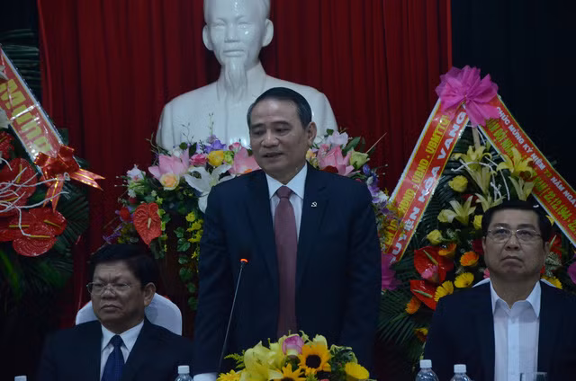 Ông Trương Quang Nghĩa, bí thư Thành ủy Đà Nẵng, trong buổi gặp mặt các sĩ quan quân đội - Ảnh: P.N.