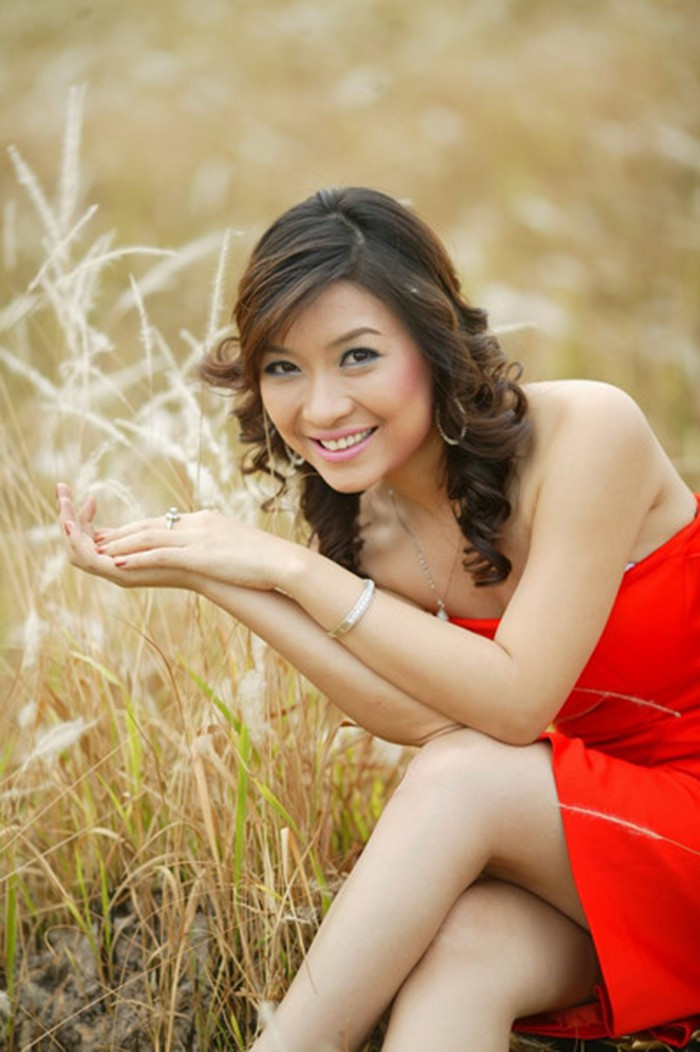  Nữ diễn viên xinh đẹp vào ngành ngân hàng rồi bị truy tố: Hoàng Thị Hồng Tứ (SN 1983), được nhiều người biết đến trong vai trò một diễn viên truyền hình với nghệ danh Quỳnh Tứ trước khi làm vào làm việc tại OceanBank. Ảnh: Zing.vn. 