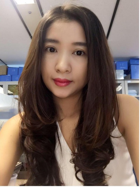 Mặc dù không có chuyên môn về tài chính ngân hàng nhưng với vẻ đẹp của mình Hồng Tứ vẫn được Hà Văn Thắm – cựu Chủ tịch HĐQT Oceanbank tiếp nhận làm công việc chính tại văn phòng Hội đồng quản trị ngân hàng Oceanbank. Đặc biệt, từ tháng 12/2008 đến tháng 5/2014, Hồng Tứ được Thắm nhờ đứng tên Chủ tịch Công ty BSC, nhưng thực tế Hồng Tứ lại không góp vốn, không tham gia quản lý, điều hành công ty này.