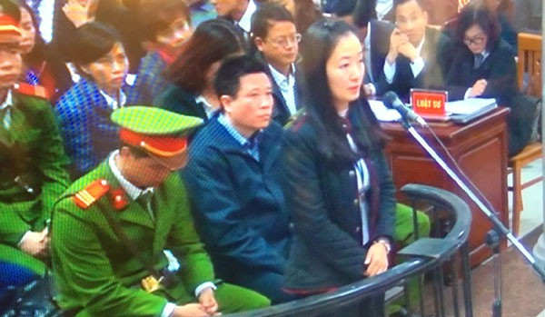  Nguyên Phó tổng giám đốc ngân hàng Oceanbank theo chân Hà Văn Thắm vướng vòng lao lý: Bị cáo Lê Thị Thu Thủy ( SN 1977 tại Nghệ An, nguyên Phó tổng giám đốc Oceanbank) bị truy tố về tội danh “Cố ý làm trái quy định của Nhà nước về quản lý kinh tế gây hậu quả nghiêm trọng”. Ảnh: KTĐT.