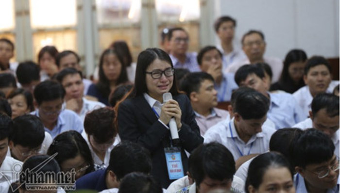 Tổng số tiền hơn 13,4 tỷ đồng, trên các hợp đồng dịch vụ mà Hồng Tứ ký đã bị Nguyễn Xuân Sơn chiếm đoạt, gây thiệt hại lớn cho khách hàng và ngân hàng Oceanbank. Bị cáo Hồng Tứ bị truy tố về tội danh “Lạm dụng chức vụ, quyền hạn chiếm đoạt tài sản” theo điểm a, khoản 4 Điều 280 Bộ Luật hình sự. Ảnh: Vietnamnet.