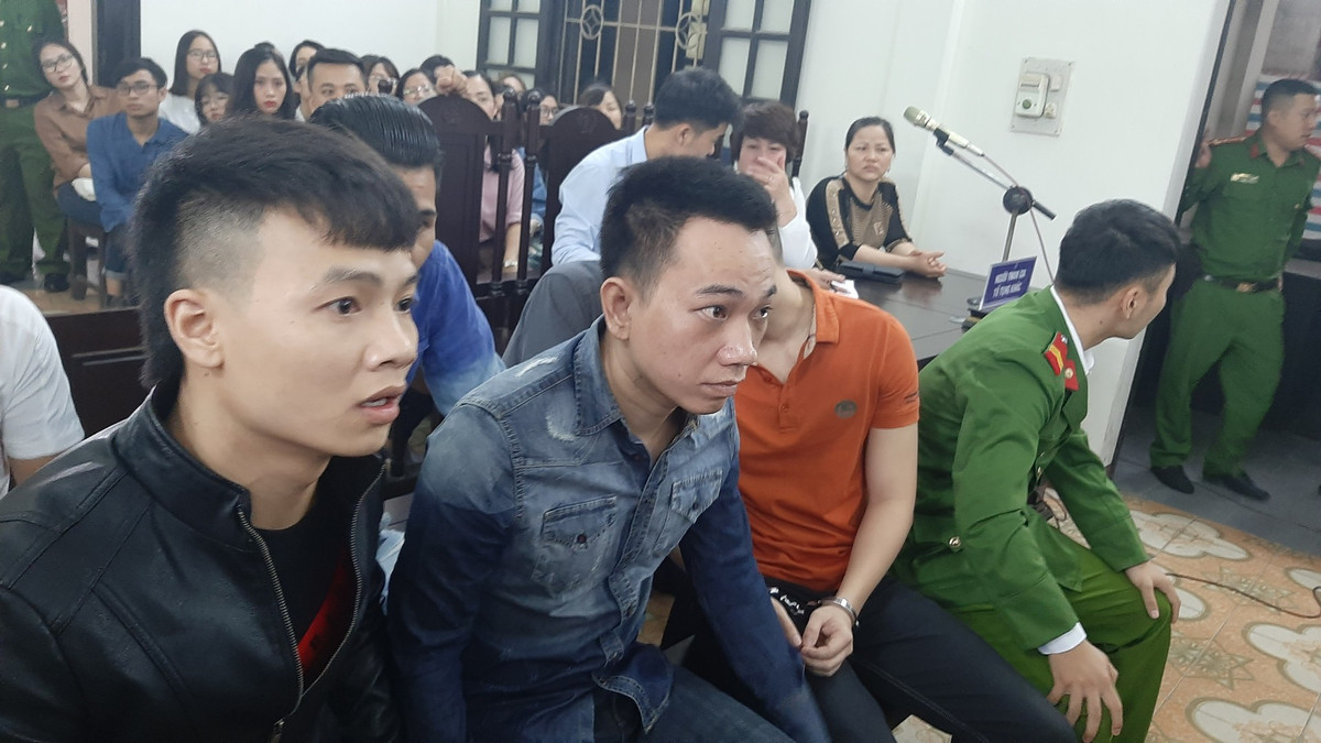 Được nói lời sau cùng, bị cáo Ngô Bá Khá nói "rất ân hận về hành vi phạm tội của mình. Bị cáo mong được giảm nhẹ hình phạt và hứa sau khi ra tù sẽ trở thành "công dân tốt cho xã hội, không tái phạm". Khi nghe tòa tuyên án xong, khuôn mặt Khá biến sắc, bàng hoàng với bản án dành cho mình.