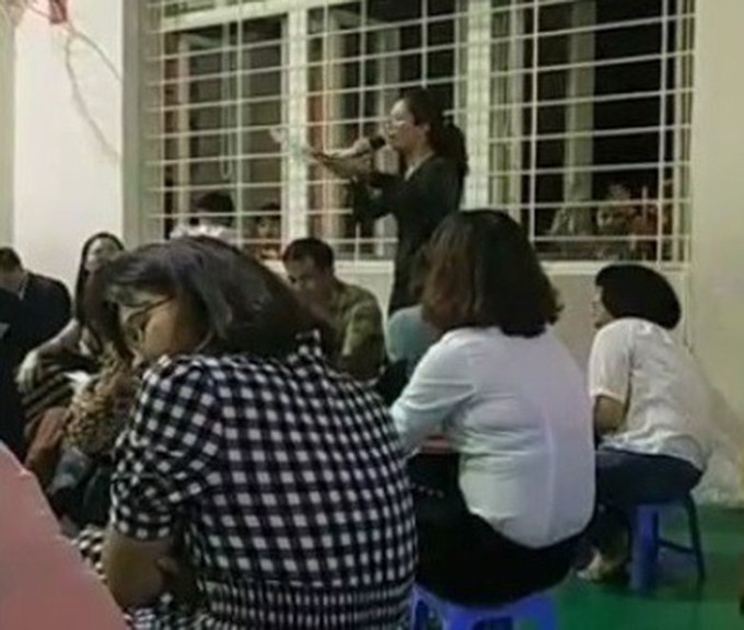 Co giao ky thi cha me don than: Bo GD-DT du chuyen gay buc xuc du luan?