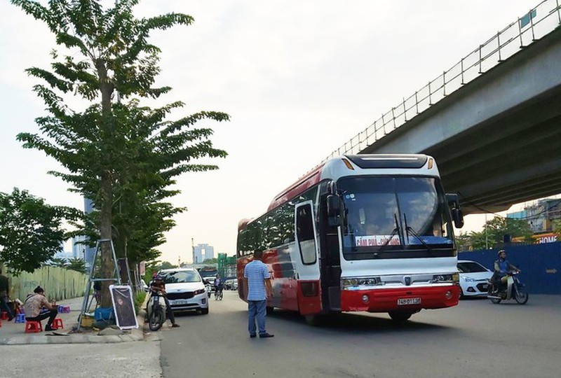 CSGT Doi 6 noi gi vu nghi van chu quan tra da “thu phi” xe khach