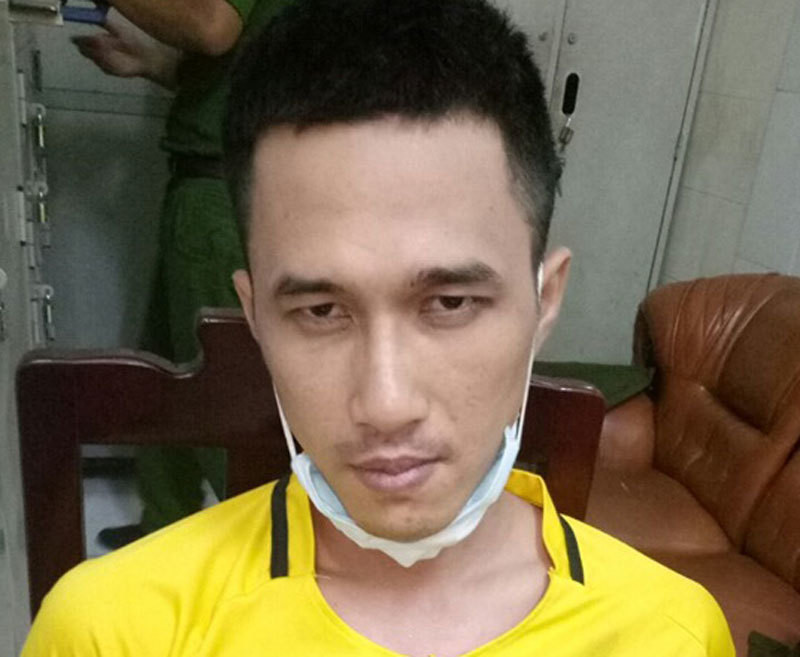 Hung thủ được xác định là Nguyễn Hoàng Nam (26 tuổi) trong cơn ảo giác do sử dụng ma túy đã cầm hung khí đến shop quần áo của mẹ ruột tại xã Tân Hiệp (huyện Hóc Môn, TP.HCM) và đâm chết mẹ mình. Ngay sau đó, đối tượng dùng xe máy sang nhà bà nội và sát hại bà nội và cha ruột và bỏ trốn khỏi hiện trường.