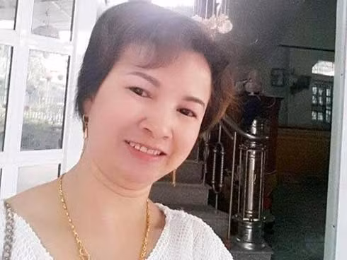 Vào khoảng 21h ngày 4/2/2019 khi đang ở cổng bến xe Bản Phủ, thấy số máy của chị gái nạn nhân là Cao Thảo Loan gọi đến, Toán nghe máy và bảo cho gặp bà Hiền, sau đó nói: “Tao Toán đây, bọn tao bắt con mày rồi, mày lo trả tiền cho bọn tao”, bà Hiền trả lời: “Sao chúng mày lại bắt con tao, chúng mày làm như thế tao sẽ không trả tiền cho chúng mày. Nếu chúng mày không thả con gái tao ra, tao sẽ đi báo Công an” và cúp máy.