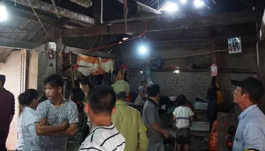 Căn nguyên dẫn đến vụ việc nhiều khả năng do ghen tuông. Trên tường nhà khi lực lượng chức năng khám nghiệm phát hiện nhiều bảng chữ anh Nam để lại với nhiều nội dung trong đó có câu hận vợ…