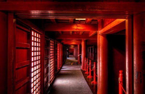 Lâu đài mang sắc đỏ - màu sắc chủ đạo của tỉnh Okinawa. (Ảnh: Ryukyulife)