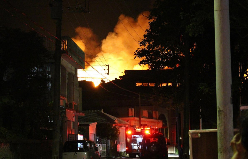 Theo Theguardian, khoảng 2h40 rạng sáng 31/10 (giờ Nhật Bản), một đám cháy bùng phát tại di sản văn hóa thế giới - lâu đài Shuri ở Naha, tỉnh Okinawa, Nhật Bản. (Ảnh: Getty Image)