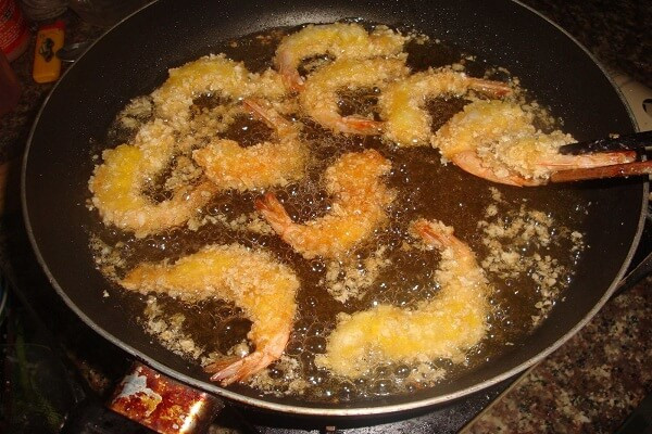 Trong thực tế, mỡ động vật vẫn có những tác dụng nhất định với sức khỏe, vì thế chúng ta nên dùng cả dầu thực vật và mỡ động vật để chế biến thức ăn. Ảnh monngon.