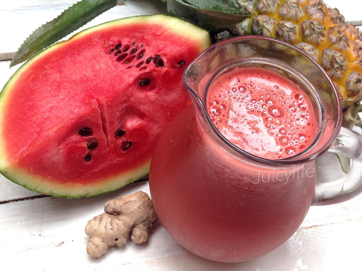 Dưa hấu là loại quả quen thuộc có tác dụng làm giảm sự thèm ăn, đồng thời đốt cháy mỡ bụng không mong muốn. Ảnh juicylife.