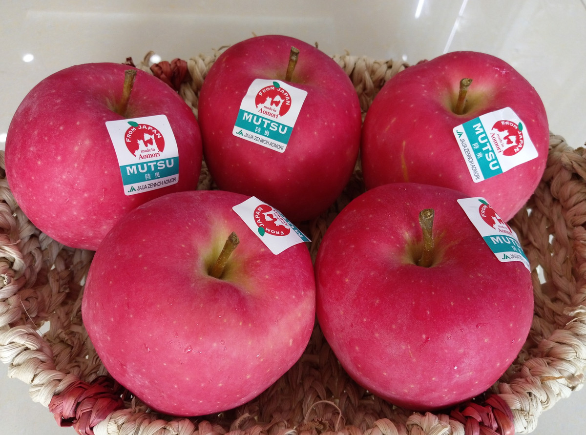 Táo cũng là loại trái cây không thể không nhắc tới khi muốn giảm mỡ bụng. Ảnh hstatic.