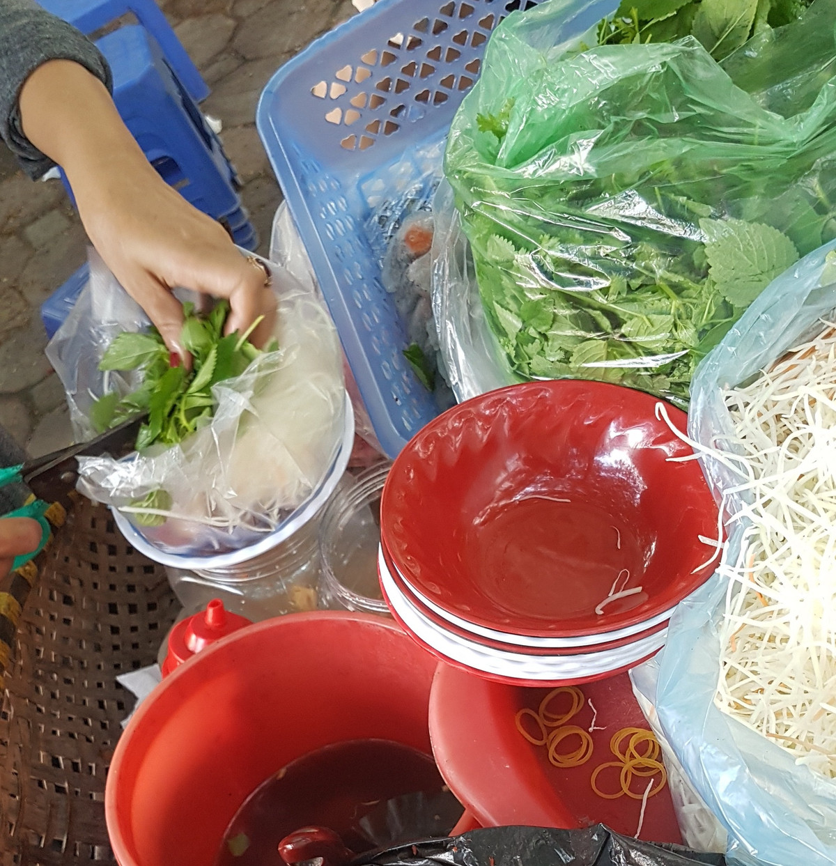 Chi mat thuc pham duong pho nhiem khuan dau doc “thuong de”-Hinh-2