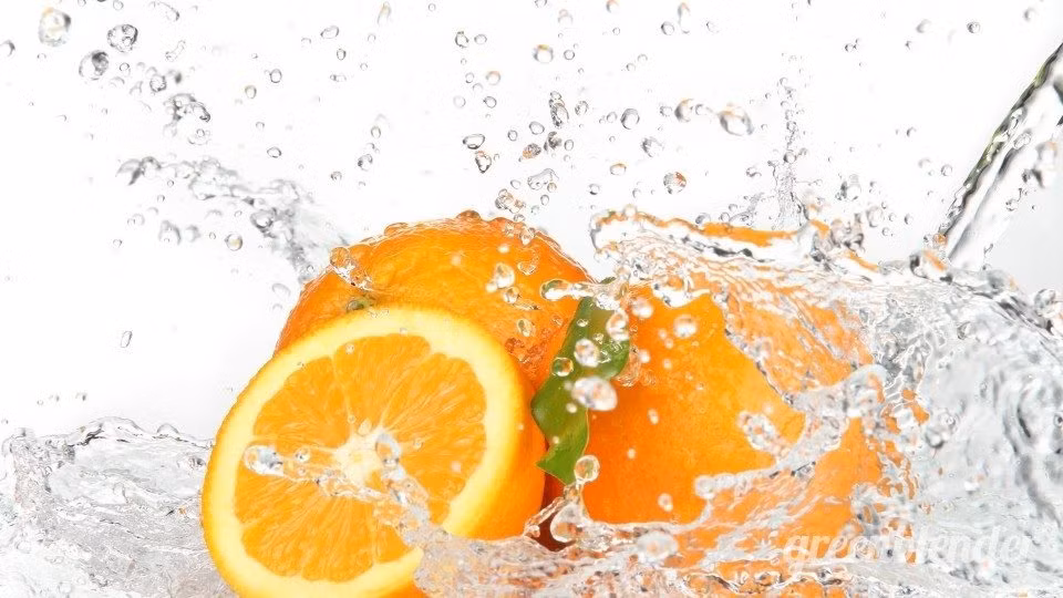 Ăn uống, nghỉ ngơi hợp lý Một chế độ ăn uống lành mạnh với đầy đủ dưỡng chất, kết hợp với việc uống đủ lượng nước cơ thể cần mỗi ngày luôn là một bí kíp hiệu quả nhất cho những ai muốn duy trì một làn da đẹp. Bên cạnh đó, bạn cần ngủ đủ 6 -7 tiếng và chăm chỉ tập luyện thể dục để tăng cường sức khỏe, sức đề kháng.