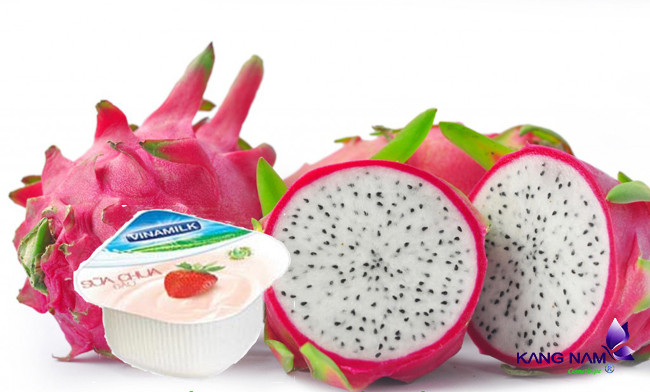 Tất cả việc bạn cần làm là xay nhuyễn ¼ quả thanh long với ½ hộp sữa chua không đường để tạo thành hỗn hợp sền sệt, thoa lên mặt trong 20 phút rồi rửa lại với nước. Ảnh sakurahoaanhdao.