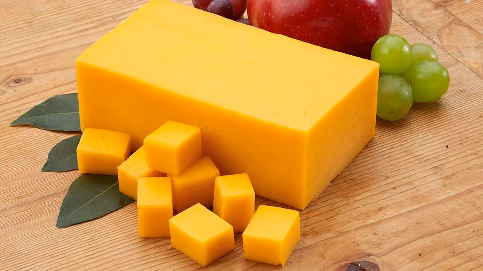 Một số loại pho mát - bao gồm pho mát cheddar, mozzarella và gouda - chứa probiotic. Pho mát rất bổ dưỡng và có lợi cho sức khỏe tim mạch và xương.