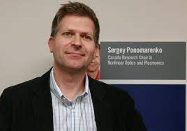 Tiếp theo, họ đã cho rửa những bức ảnh và một lần nữa kinh ngạc khi phát hiện rằng thật sự có một “vật thể bay không xác định” như Sergey nói trong bức hình. Nó rất lớn và lơ lửng trong không trung, đó là chiếc đĩa bay mà mọi người thường nói.