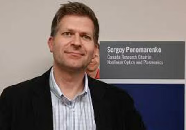 Tiếp theo, họ đã cho rửa những bức ảnh và một lần nữa kinh ngạc khi phát hiện rằng thật sự có một “vật thể bay không xác định” như Sergey nói trong bức hình. Nó rất lớn và lơ lửng trong không trung, đó là chiếc đĩa bay mà mọi người thường nói.