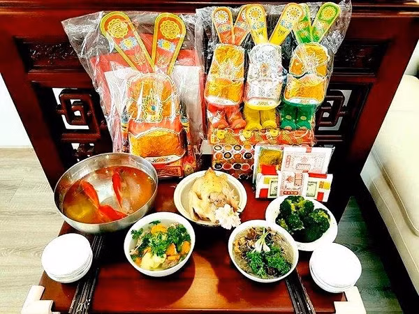 ...Tương truyền rằng, cá chép khi muốn trở thành con rồng phải qua 3 kỳ thi. Mỗi kỳ thi như vậy là lên gần trời hơn một chút, phải qua những ghềnh thác cao. Bài thứ nhất là phải búng đuôi qua một cái thác cao, hiểm trở...