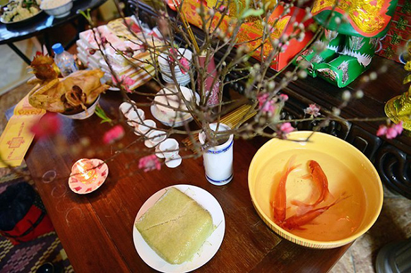 ...Khi cá chép búng qua được thì đuôi thay đổi, có sức mạnh hơn. Qua bài thứ 2, sóng gió mưa vần vũ dữ dội hơn nhưng cá chép vẫn vượt qua. Lúc này, một nửa mình cá chép đã hóa rồng. Sau khi búng qua được bài thi thứ 3 thì toàn thân cá chép hóa thành rồng", ông Hà giải thích.