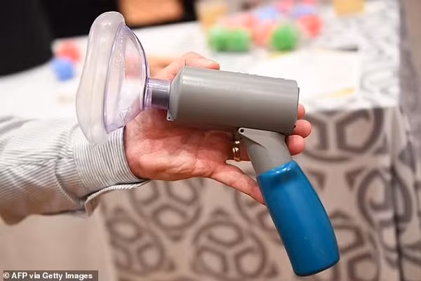 Phát minh máy OPTEEV Freedom của ViraWarn là một thiết bị phân tích hơi thở phát hiện COVID-19 cầm tay rất được quan tâm tại Triển lãm Điện tử Tiêu dùng 2022. Nó còn phát hiện được virus gây bệnh cúm và một số loại virus khác.