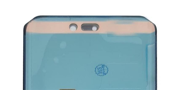 Trong đó bao gồm camera hồng ngoại, hệ thống đèn chiếu Flood illuminator, cảm biến tiệm cận, cảm biến ánh sáng, loa thoại, micro, camera trước và máy chiếu.