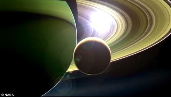 Dự án Cassini là kết quả của sự kết hợp giữa các Cơ quan hàng không vũ trụ của Mỹ (NASA), châu Âu (Esa) và Italy (ASI). Dự án được đặt theo tên nhà thiên văn học người Italy – Giovanni Domenico Cassini, người phát hiện ra 4 vệ tinh lớn của Sao Thổ).