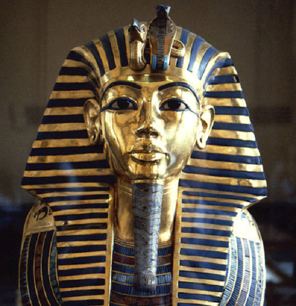 Ba cuộc chiến xảy ra ngay sau khi cặp kèn của Vua Tutankhamun được thổi khiến một số người cho rằng chúng thực sự mang theo lời nguyền bí ẩn. Bất cứ khi nào nó được thổi thì chiến tranh sẽ xảy ra.