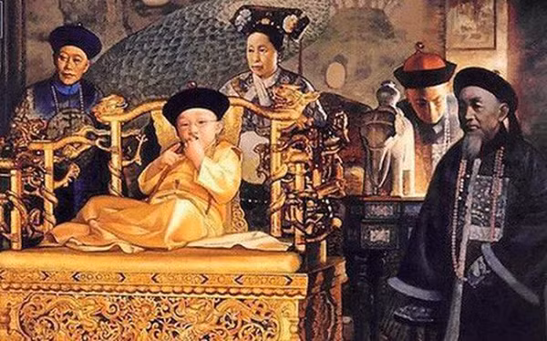 Điều thứ 2 nằm trong di chiếu của Từ Hy Thái Hậu, bà để cháu trai của vua Quang Tự - Ái Tân Giác La Phổ Nghi nhập cung kế thừa ngai vàng. Vua Quang Tự vốn không có con cái, nên Từ Hy liền chọn 1 thành viên nhỏ tuổi nhất trong hoàng thất để thừa kế đại nghiệp nhà Thanh.