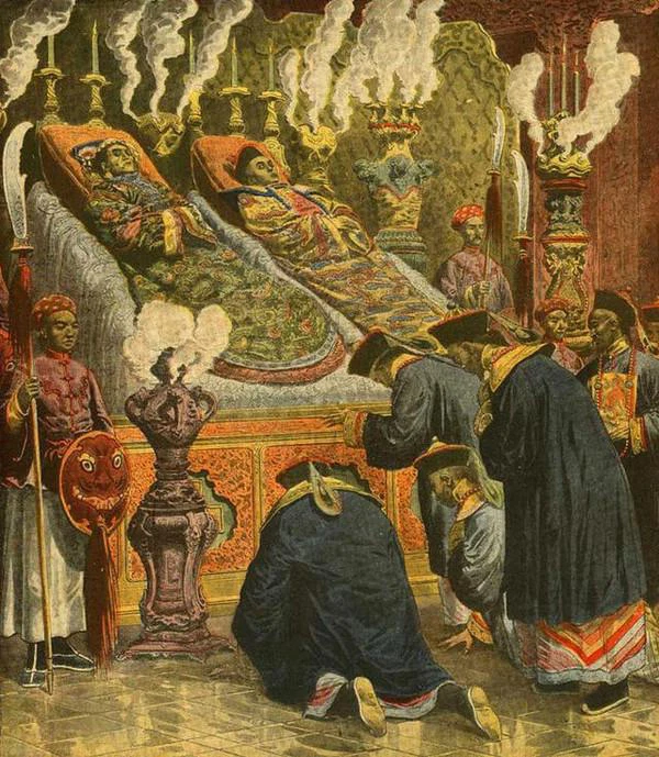 Theo di chúc, cha ruột Phổ Nghi trong quá trình thay con xử lý chuyện triều chính nếu gặp bất cứ vấn đề lớn nào thì đều phải thương lượng với Long Dụ, khi được Long Dụ đồng ý mới được thực thi.