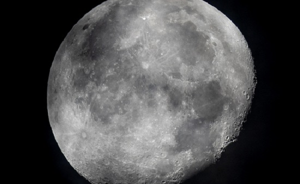 Một giả thuyết được đưa ra là ngay ban đầu trên Mặt trăng đã có nước, tức nó chính là một trong những thành phần lúc tạo nên vệ tinh này, cũng giống như Trái Đất.