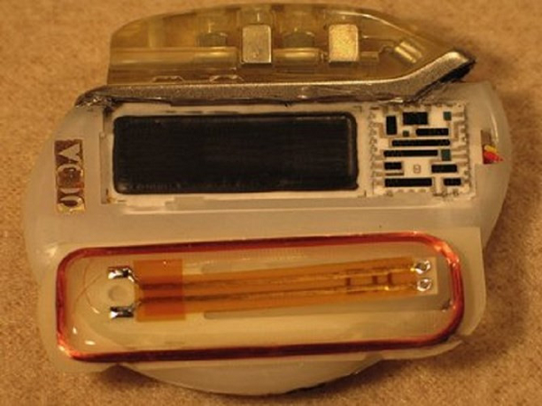 Trong khi mải mê thí nghiệm, John Hopps khám phá ra rằng nếu trái tim con người ngừng đập vì thân nhiệt giảm xuống, chúng ta vẫn có thể cứu nguy bằng cách sử dụng những kích thích nhân tạo từ bên ngoài. Từ đó, qua nhiều phân tích chuyên sâu, máy điều hòa nhịp tim đã được phát minh thành công vào năm 1951.