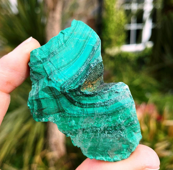 Đá Khổng Tước thường được sử dụng trong điều trị châm cứu. Theo y học cổ truyền Trung Quốc, đá Malachite có tác dụng giảm đau bao tử và cải thiện hệ miễn dịch bằng cách kích thích các thực bào để chống lại vi khuẩn.