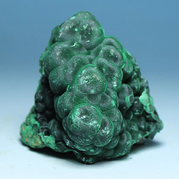 Theo ý kiến của những bác sỹ Hoa Kỳ thì loại đá này là chất chống phóng xạ tốt, vì thế nó phù hợp với những người làm trong môi trường có nhiều phóng xạ hoặc làm việc với máy tính nhiều.