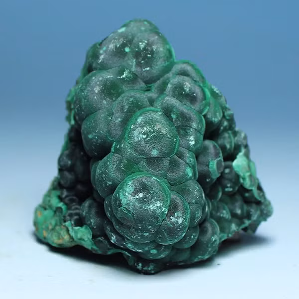 Theo ý kiến của những bác sỹ Hoa Kỳ thì loại đá này là chất chống phóng xạ tốt, vì thế nó phù hợp với những người làm trong môi trường có nhiều phóng xạ hoặc làm việc với máy tính nhiều.