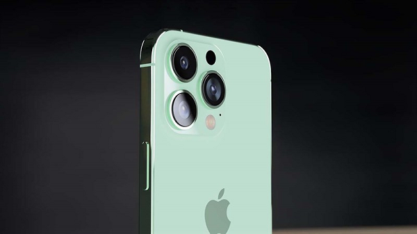Instagram appledsign đã tung ra concept iPhone 14 Pro màu trà xanh vô cùng bắt mắt. Máy vẫn thiết kế vuông vức nguyên khối, với các cạnh viền được làm phẳng giống iPhone 13 series.