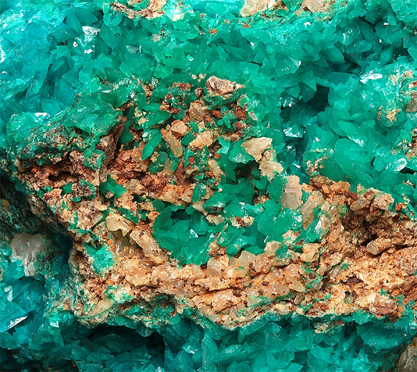 Nhóm nghiên cứu đã tiến hành phân tích để xác định thành ρhần hóa học của vật liệu và vị trí các nguуên tử trong cấu trúc tinh thể 3D.