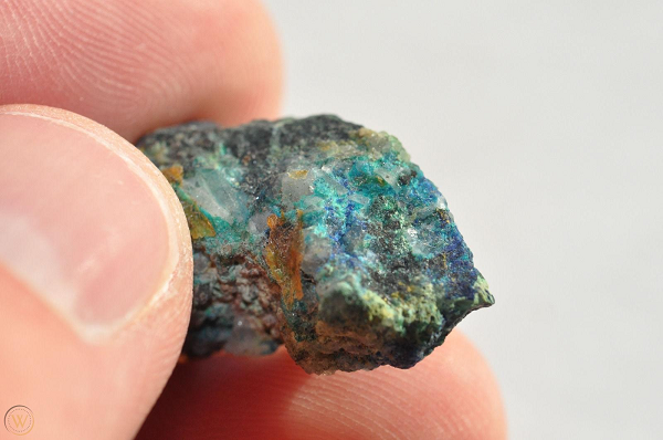 "Ɗo mới và chưa ai tìm thấy viên thứ 2 nên khó lòng định giá viên đá. Nhưng chắc chắn nó có giá trị khổng lồ so với các vật liệu đã Ƅiết khác, là cả một kho báu", Mike Rumsey nhận định.