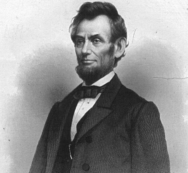 Edwin Booth đã cứu Robert Todd Lincoln, con trai Abraham Lincoln, thoát khỏi cái chết từ một đoàn tàu. Cậu bé đã ngã xuống sân ga ở New Jersey, và Booth kéo cậu lên một cách an toàn. Không lâu sau sự kiện này, em trai của Booth, John Wilkes Booth, đã sát hại Abraham Lincoln.