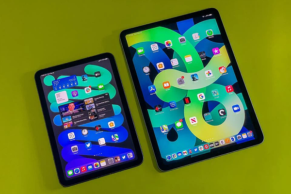 Một số nâng cấp khác trên iPad Air 2022 gồm hệ thống 4 loa ngoài thay vì 2 loa. Người dùng cũng có nhiều tùy chọn màu sắc khác nhau. Trên thế hệ trước, Apple cung cấp 5 màu sắc gồm bạc, xám, vàng, xanh dương và xanh lá.