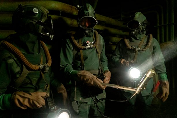 Các chuyên gia phân tích vấn đề này nói rằng, vụ nổ có thể có sức công phá 5 megaton. Tuy nhiên, vấn đề không chỉ đơn giản như vậy - tất cả hơi nước thoát ra sẽ tung các vật liệu bức xạ lên bầu trời và cuối cùng sẽ lan rộng ra toàn bộ châu Âu và Nga. Nhà vật lý Liên Xô Vassili Nesterenko nhận định rằng vụ nổ sẽ khiến Châu Âu không thể sống được.