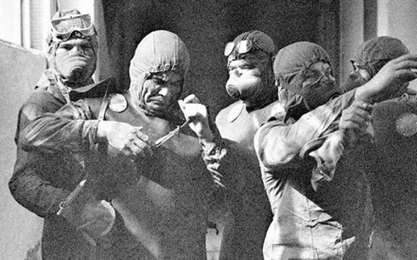 Hai vụ nổ này, tạo ra lượng phóng xạ lớn hơn 400 lần so với quả bom Mỹ thả xuống thành phố Hiroshima năm 1945. 6 giờ sau vụ nổ, hầu hết các đám cháy đã được kiểm soát hoàn toàn, nhưng lúc đó ít ai ngờ rằng thảm họa thứ hai thậm chí còn lớn hơn, sắp xảy ra.