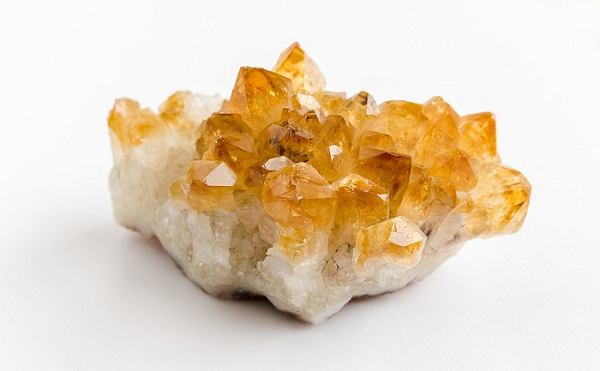 Citrine hiện nay được tìm thấy ở nhiều quốc gia trên thế giới đặc biệt ở các nước Brazil, Pháp, Nga, Tây Ban Nha có trữ lượng lớn và được khai thác nhiều nhất. Loại đá này ở Việt Nam có trữ lượng khá thấp.